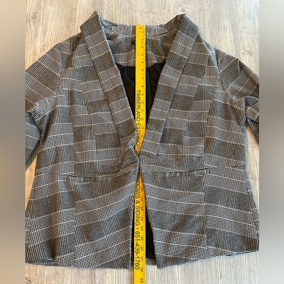 Torrid Black Plaid Houndstooth Cutaway Stretch Blazer Torrid Size 4 = US 4X 26W. - Picture 12 of 15